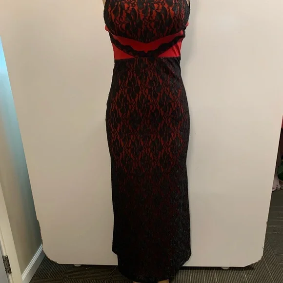 Women junior black- red strapless lace bodycon maxi dress size (M) sleeveless - Picture 4 of 10